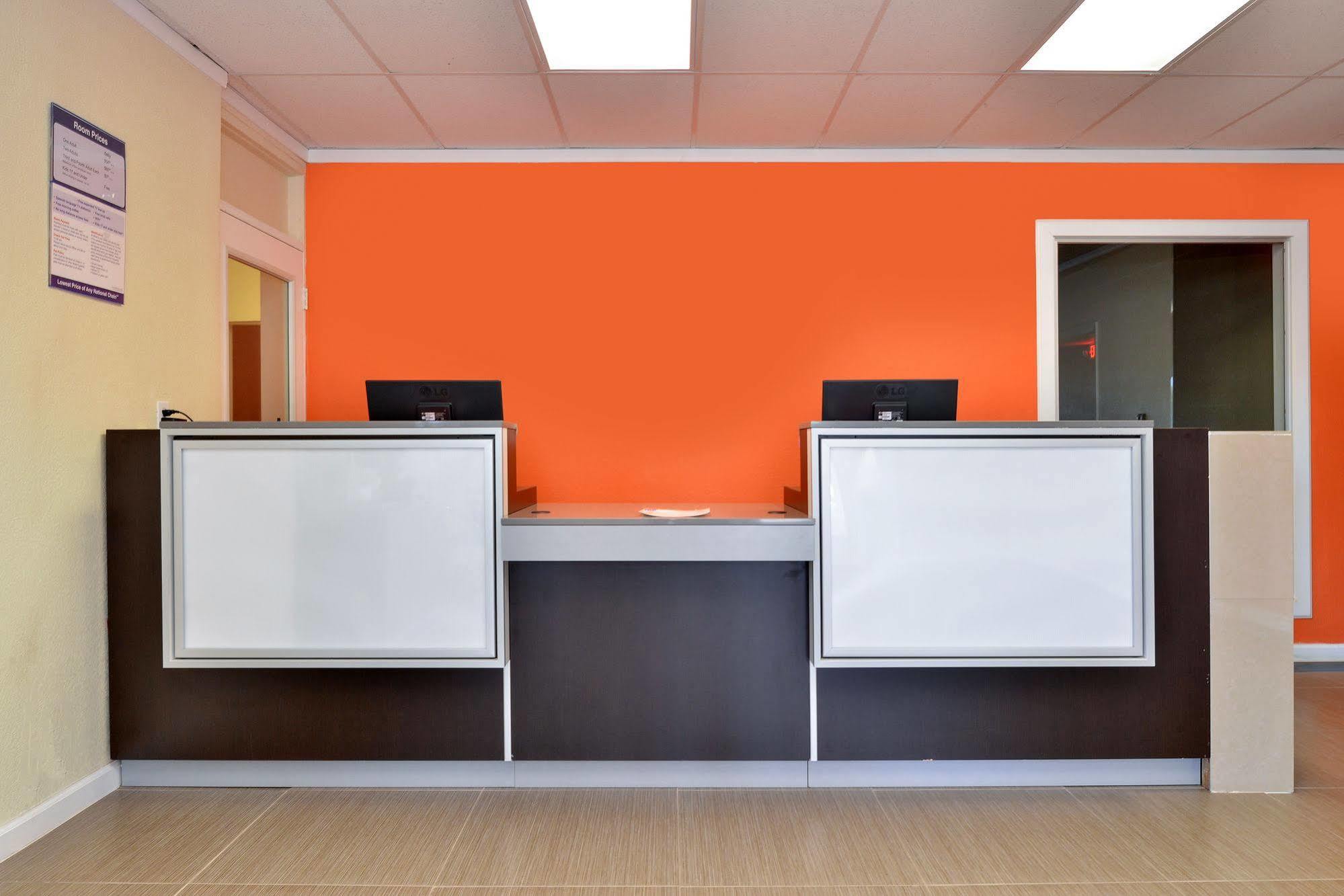 Days Inn By Wyndham Brawley Esterno foto