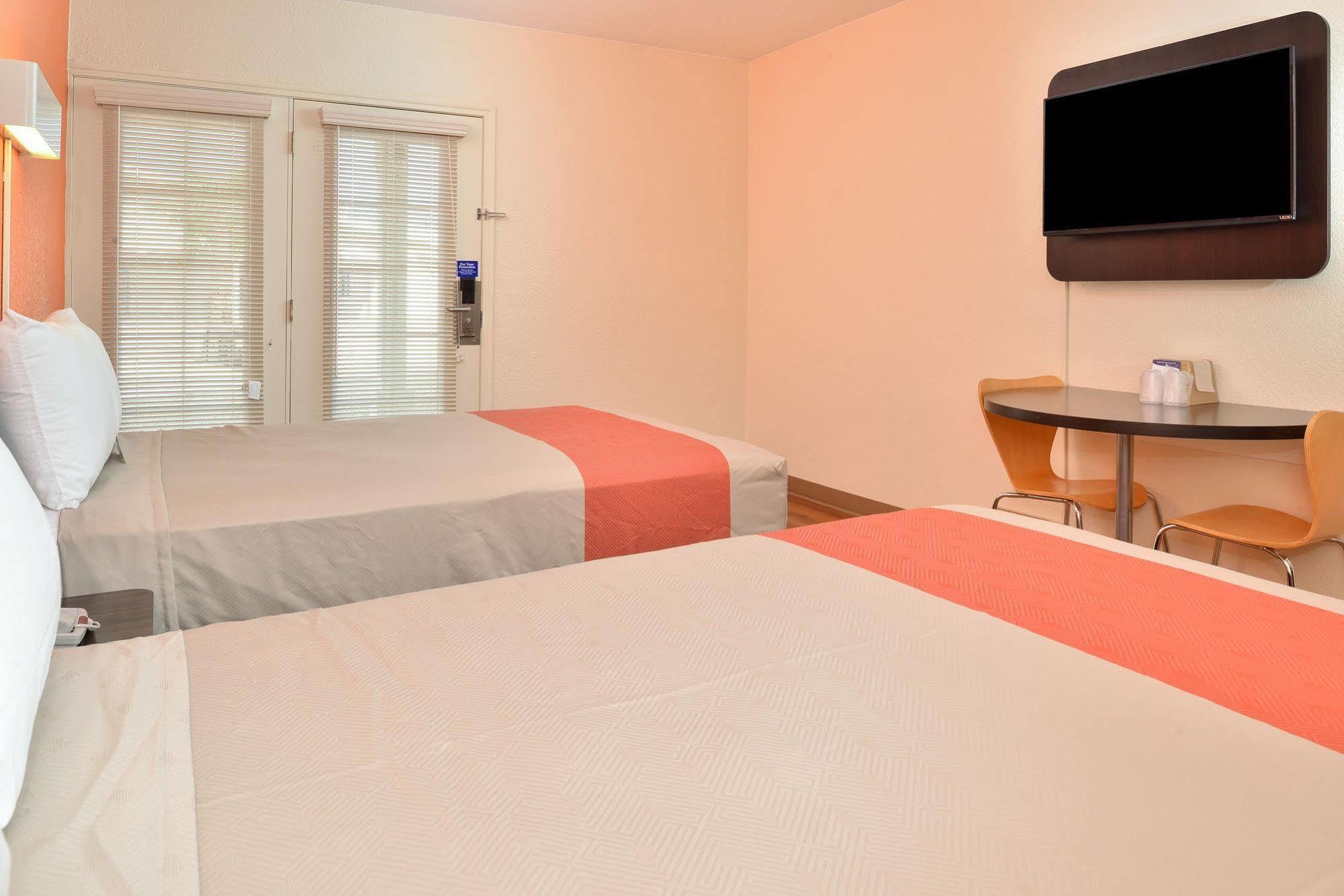 Days Inn By Wyndham Brawley Esterno foto